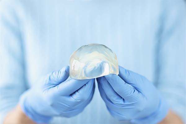 changement protheses mammaires conserver a vie chirurgie des seins protheses implants mammaires nice dr johan luce